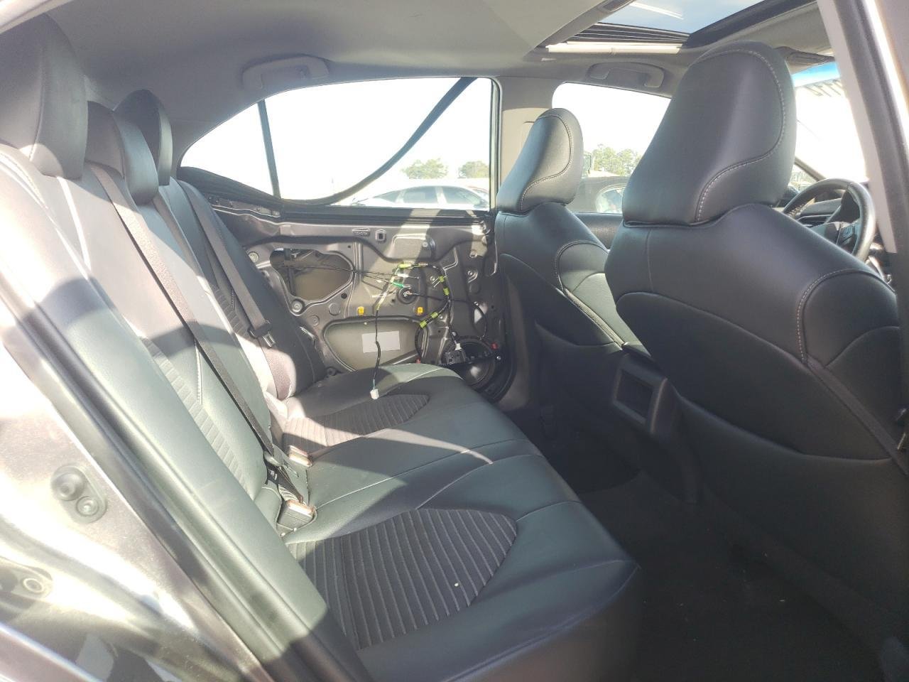 2019 II TOYOTA CAMRY SE