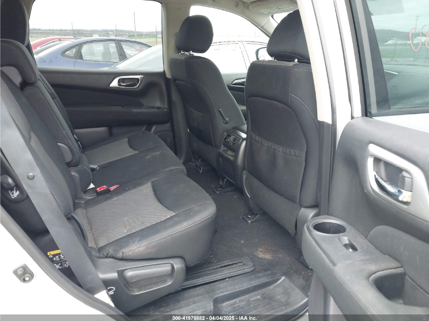 2017 Nissan Pathfinder SV