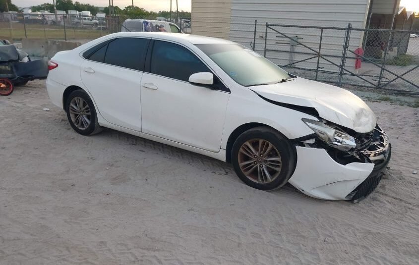 2017 II TOYOTA CAMRY SE