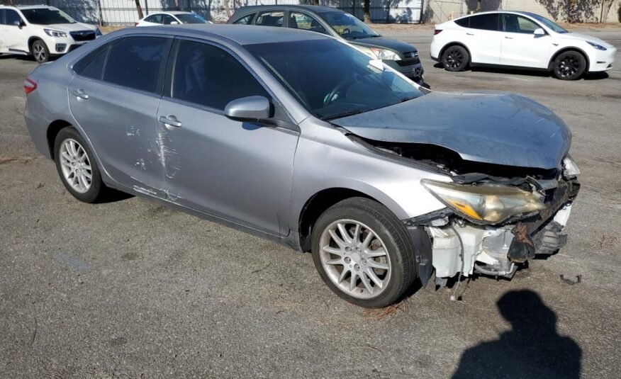 2017 II TOYOTA CAMRY LE