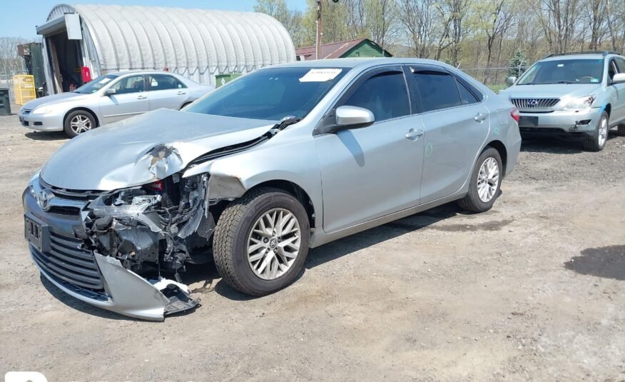 2017 II TOYOTA CAMRY LE