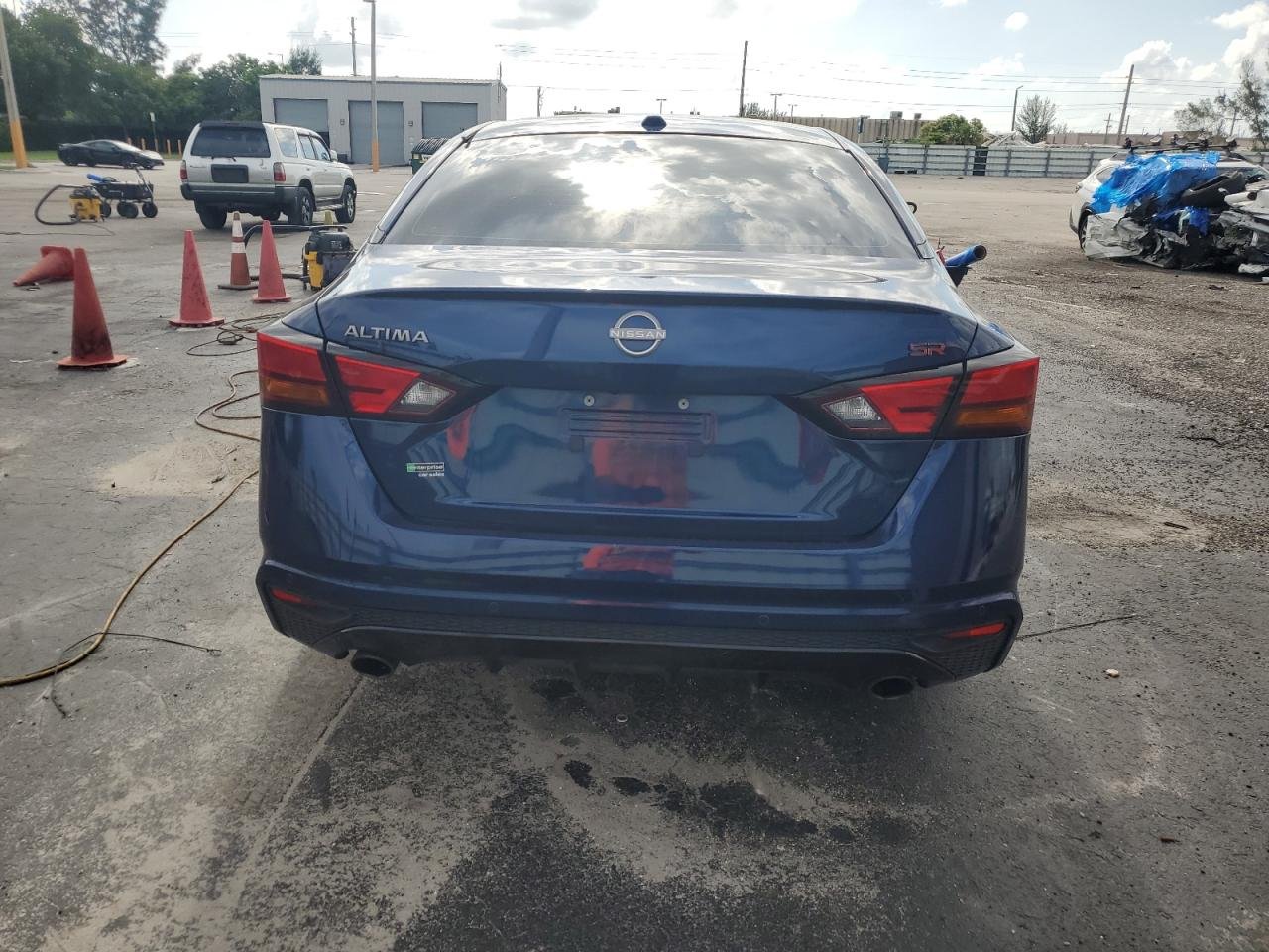 2023 Nissan Altima SR