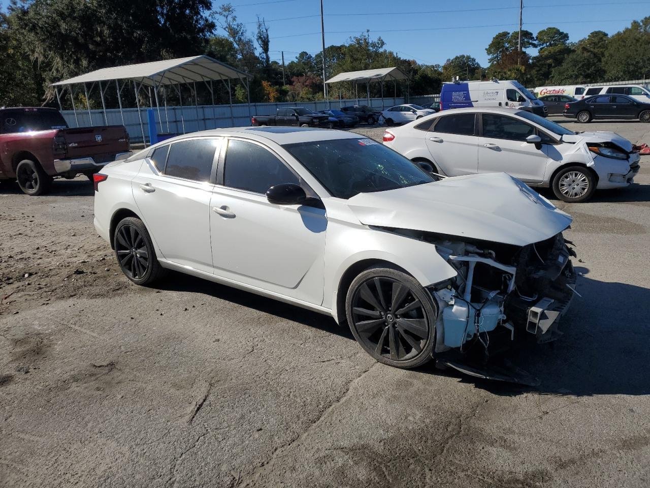 2022 Nissan Altima SR