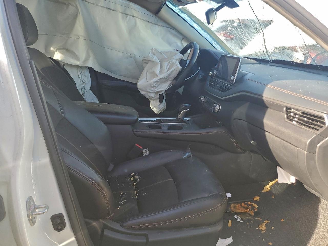 2022 Nissan Altima SR